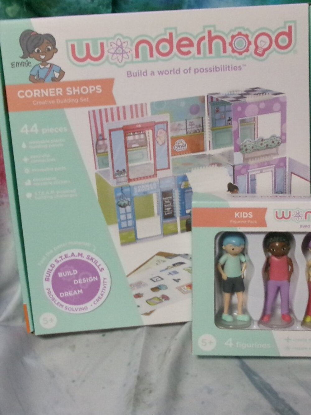 NWT Wonderhood Corner Shops and Figurines